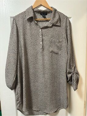 About A Girl Los Angeles Tunic Top Womens Large Tan Black Floral Button Tab XL